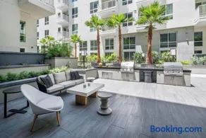 3 Bed 2 Bath Contemporary High Rise DTLA Living - Image 4