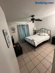 Central Phoenix Value Stay Blue Room - Image 2