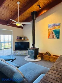 Treetop Ocean Views at Maslin Beach Coastal Escape Pet Friendly - Image 2