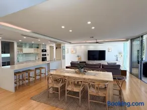 Pandanus Beach House - Direct Beach Access - Image 3
