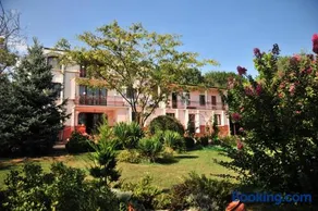 Secret Garden House - Image 1