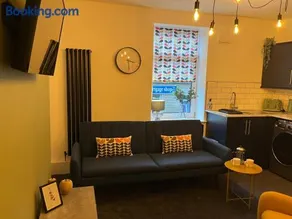 Modern & retro two bedroom apartment in Barnsley - Image 5