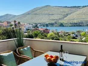 Sea View Apartments - Image 4