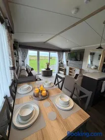 Lakeland 3 Bed, Deluxe Caravan Sleeps 8 - Image 2