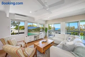 Noosa Escape 2BR Ocean Views, Walk to Beach - Image 4