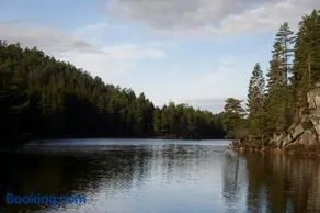 Spectalular glass-iglo suite by a fairytale lake - Image 5