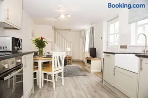 Stunning Cosy Cottage In Old Town Padstow Sleeps 4 - Image 5