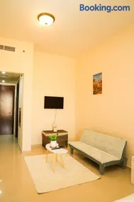 Beach Access Studio High-Speed WiFi Pool AlHamra - Image 5
