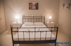 Aperanto House Paralia Loutsas - Image 4