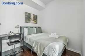 Toronto Downtown 2 bedroom Families only sleeps 5 - Image 4