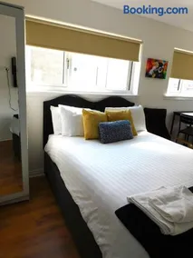 No 3 Bonnet Apartments Studio - Image 2