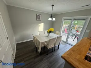 2bed 3bath private and close to everything ! - Image 5