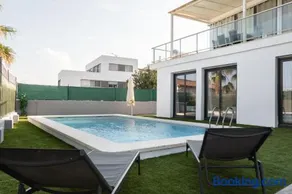 Descubre Villa Oasis - Confort, diseño y naturaleza a un paso de Valencia - Image 1