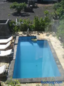 Lucky Paradise Bungalows on The Beach - Image 2
