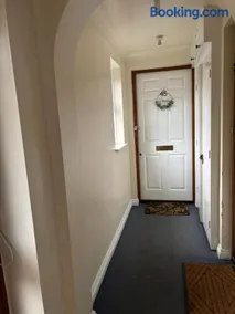 Small two Bed Apartment on a Private Road - Image 3