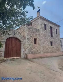 Roula's Stone Loft Villa & Pool Near Polylimnio - Image 1