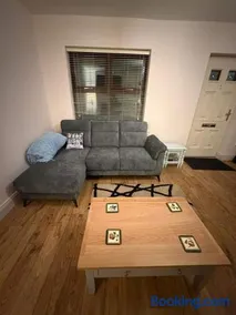 Walk to Town Centre, 2BR Base near Cork & Kinsale - Image 1