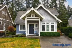 Qualicum Landing Coastal Cottage - Image 1