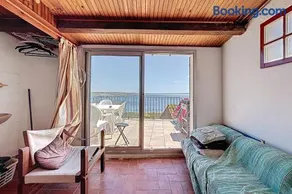 Charming house with terrace and breathtaking views - Image 1
