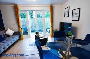 House in the heart of Reading Contractors welcome - Image 3