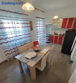 Apartments Azalea - 10 Min Walk to Beach & Umag Old Town - Image 1