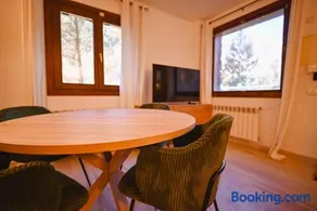 Con Parking y Escritorio I Apartamento en Incles I AndStay - Image 2