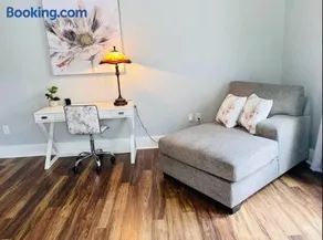 CHERRY STREET LUXURY- SHOPPING-DINING-BY DOWNTOWN AND HOSPITALs - Image 2