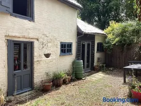 The Eclectic Coach House - Image 1