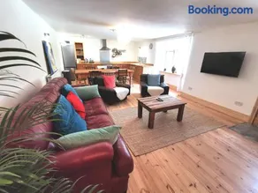 THE OLD RECTORY GLEBE HOUSE in Jacobstow 10 mins to Widemouth bay and Crackington Haven,15 mins Bude,20 mins tintagel, 27 mins Port Issac - Image 2