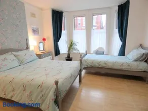 Rialto Holiday Apartments - Image 3