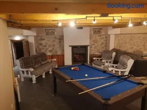 Location insolite avec jardin, piscine et barbecue | Vue montagne - Image 1