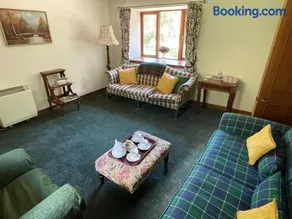 Exclusive private estate cottage - Image 4