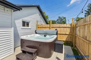 Charming 3-Bedroom - Hot Tub & Game Room - Image 2
