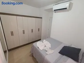 Apartamento aconchegante com excelente localização e piscina - Image 2
