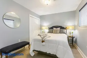 Mardi Gras Patio 2BR 8mins to Canal St - Image 3