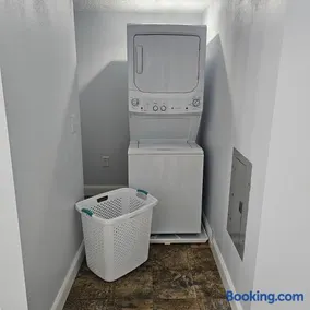 Oakwood Oasis-Studio w Laundry & Kitchen - Image 4