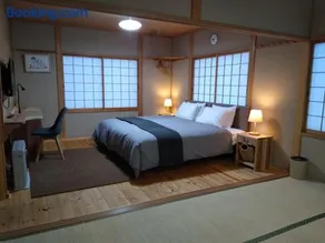 Robin's Lodge - Image 4