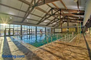 Tasteful Galena Townhome w/ Community Amenities - Image 2