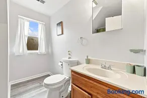 1BR 1Bath East Liberty Entire Apartment w Balcony - Image 4