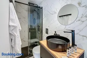 Sunny & Calm 2-Room Apartment in the Heart of Biot - Image 3