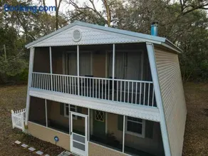 Huck's Hideaway near the Santa Fe River - Image 1
