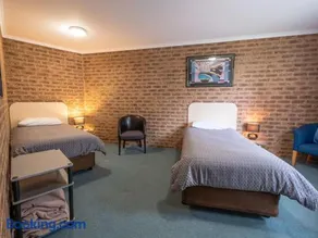 Eildon Parkview Motor Inn Room 1 - Image 3