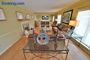Farmhouse in Hershey - Image 4