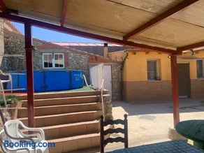 Agradable casa con chimenea y patio totalmente privado - Image 4
