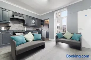 4BR Mitchell Street Apartment Sleeps 6 by Stay With Us - Image 2