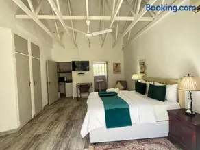 WOODS GUEST HOUSE - Image 1