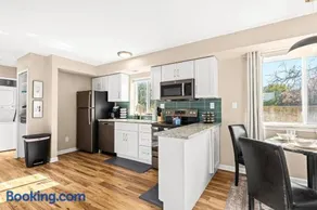 New Cozy Lower Flat in Roseville - Image 4