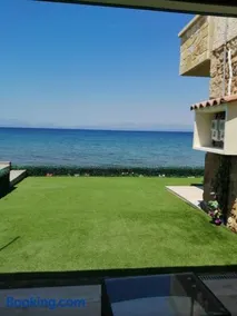 House on the sea - Image 4