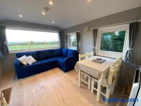 The Beehive -Stunning Views - Hot Tub - Romantic - Image 2