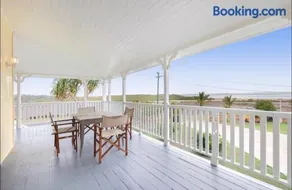 Quiet Waterfront Retreat - Fishing & Coastal Getaway, K'Gari Views - Image 2